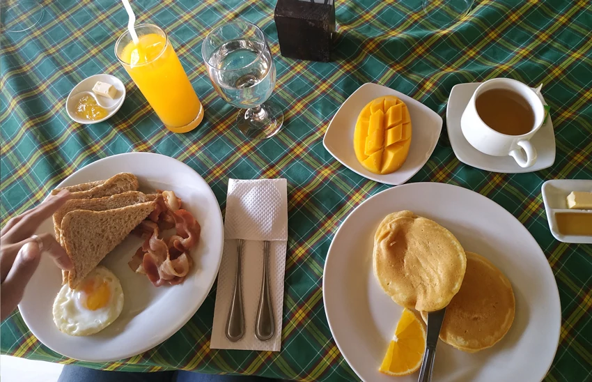Continental Breakfast with bacon, bread, eggs, pancackes and mango at Java Hotel in Laoag